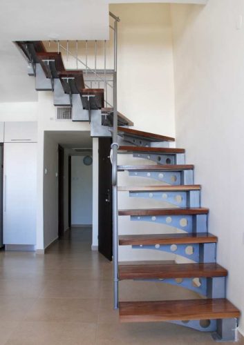 מדרגות צפות דגם אילן בעיצוב אישי